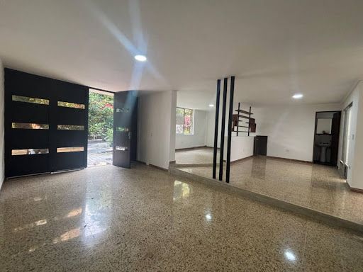 Casa en venta Antioquia Medellín El Nogal- Los Almendros 220 m2 Habitaciones 4 Baños 3 Garajes 1 Precio $850000000