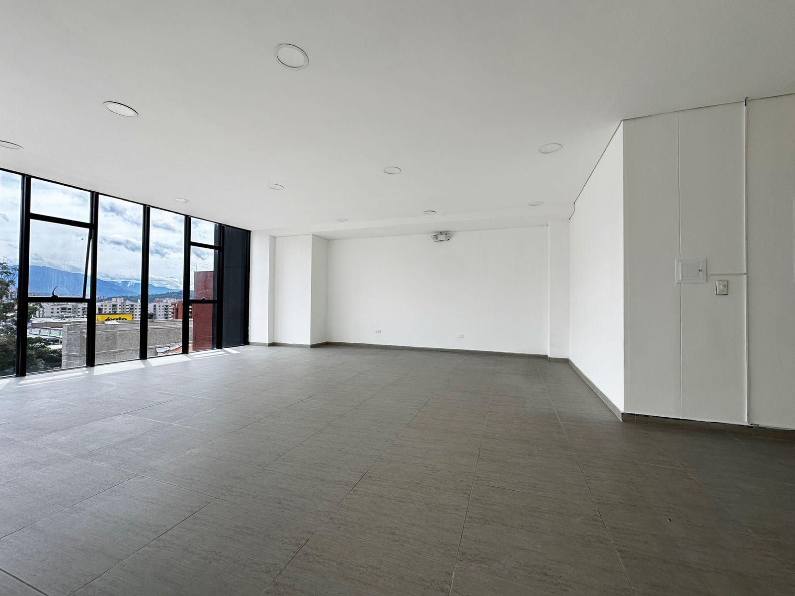 Oficina en arriendo Antioquia Medellín Las Acacias 135 m2 Habitaciones 0 Baños 1 Garajes 0 Precio $6270000