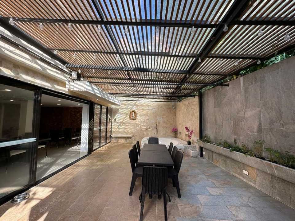 Casa en venta Antioquia Medellín Altos Del Poblado 425 m2 Habitaciones 5 Baños 8 Garajes 3 Precio $1850000000