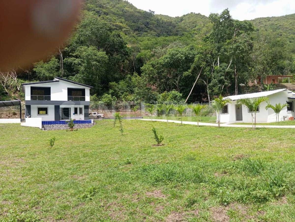 Finca en venta Antioquia Santafé De Antioquia Santafé De Antioquia 420 m2 Habitaciones 5 Baños 5 Garajes 8 Precio $1400000000