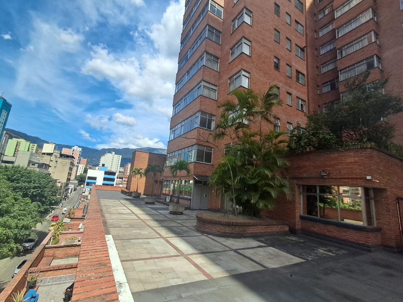 Oficina en arriendo Antioquia Medellín Villanueva 700 m2 Habitaciones 0 Baños 1 Garajes 1 Precio $35000000
