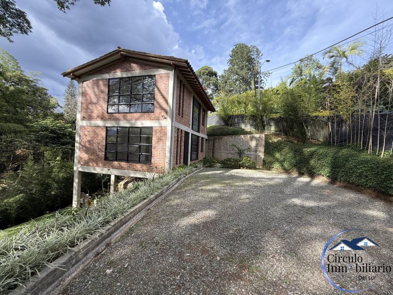 Casa en arriendo o venta Antioquia Envigado Asd 1500 m2 Habitaciones 3 Baños 3 Garajes 8 Precio venta $1700000000 Precio arriendo $10000000