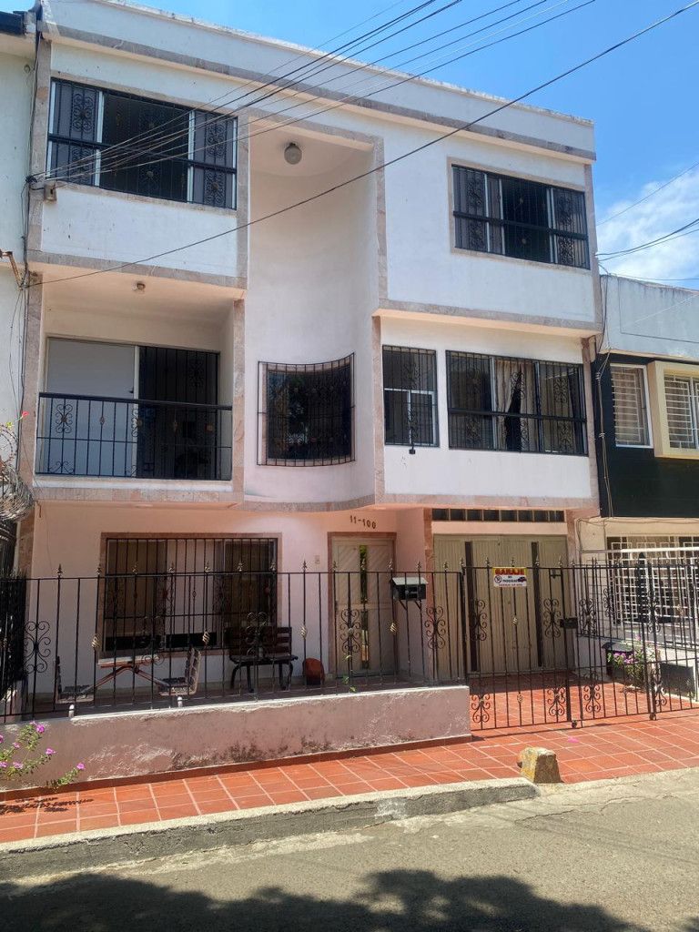 Casa en arriendo Valle Del Cauca Cali Departamental 289 m2 Habitaciones 8 Baños 6 Garajes 2 Precio $4000000