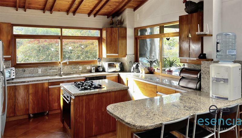 Casa en arriendo o venta Antioquia Envigado El Salado 290 m2 Habitaciones 6 Baños 6 Garajes 5 Precio venta $2582000000 Precio arriendo $13000000