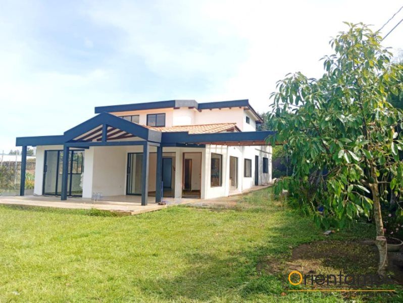 Finca en arriendo Antioquia Rionegro Centro 700 m2 Habitaciones 4 Baños 3 Garajes 1 Precio $6900000