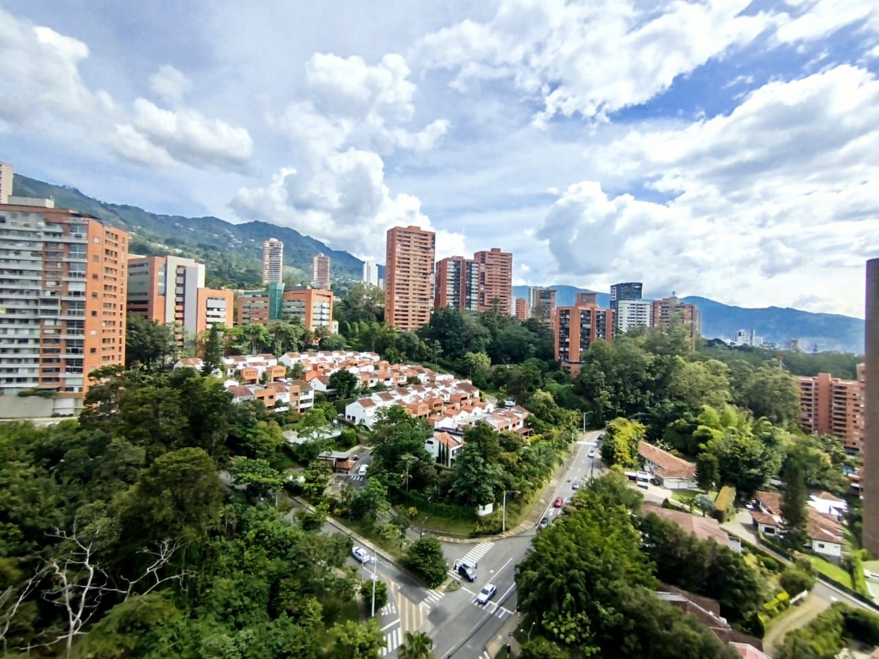 Oficina en arriendo Antioquia Medellín Los Naranjos 58 m2 Habitaciones 0 Baños 1 Garajes 1 Precio $7000000