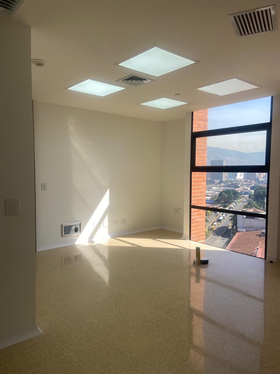 Consultorio en arriendo Antioquia Medellín San Diego 38 m2 Habitaciones 0 Baños 1 Garajes 1 Precio $4600000