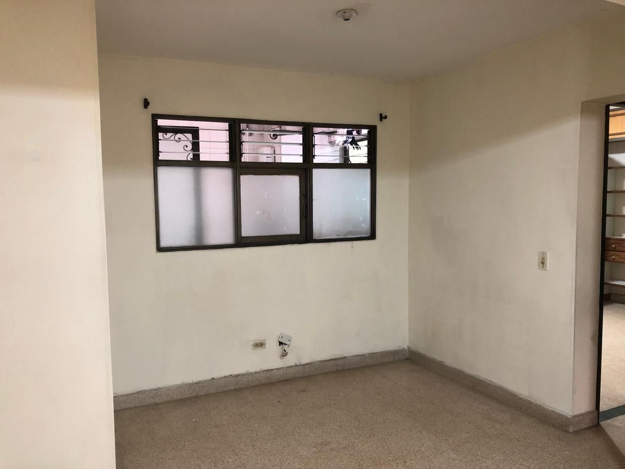 Apartamento en arriendo Antioquia Medellín Los Alpes 106 m2 Habitaciones 3 Baños 2 Garajes 0 Precio $2500000