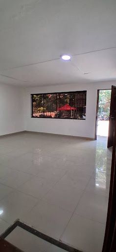 Casa en arriendo Antioquia Medellín Belen 330 m2 Habitaciones 8 Baños 3 Garajes 2 Precio $7000000