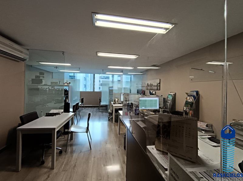 Oficina en venta Antioquia Medellín Los Balsos No2 53 m2 Habitaciones 0 Baños 1 Garajes 2 Precio $670000000