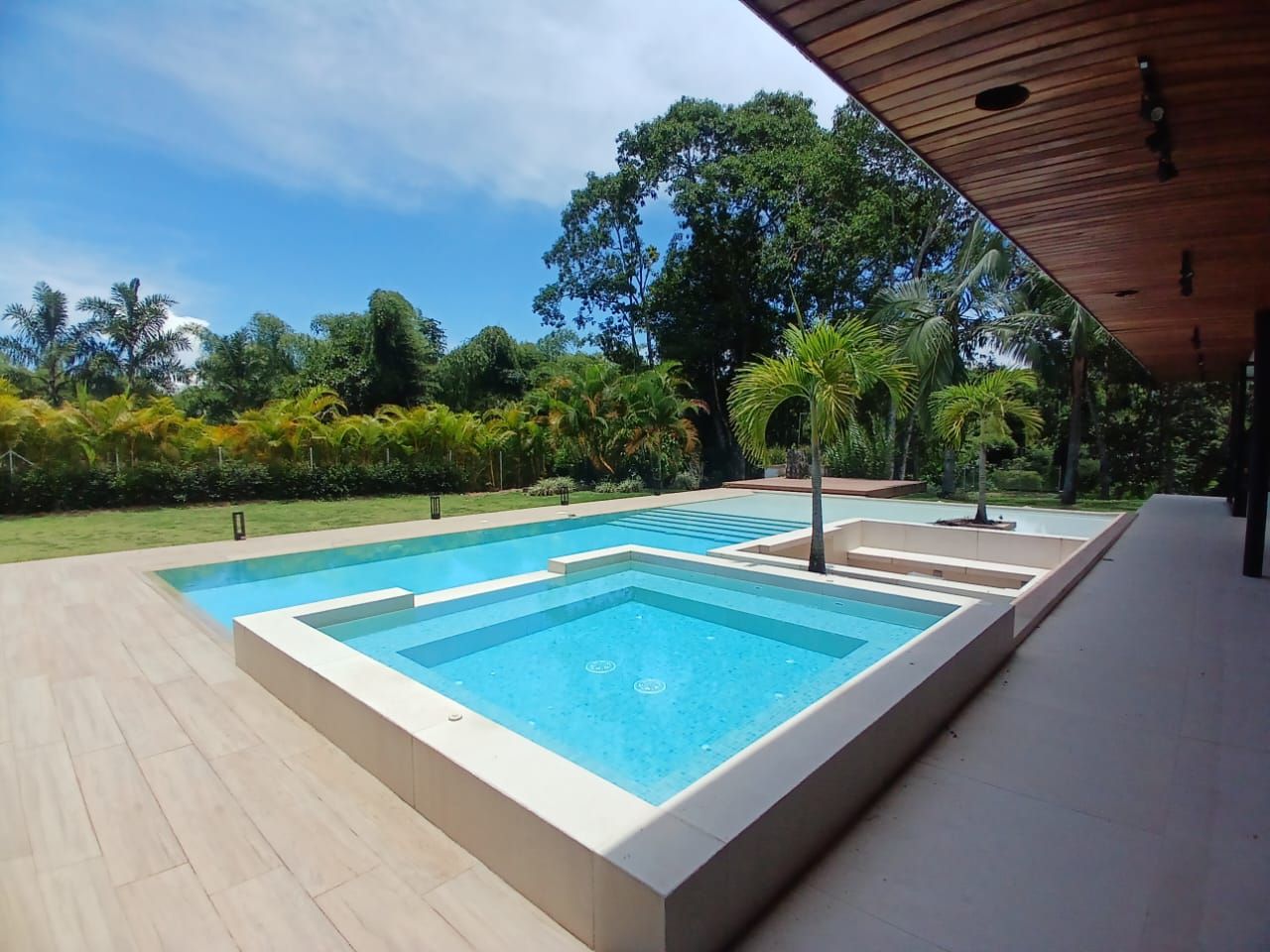 Casa Campestre en arriendo Risaralda Pereira Jardin De Velez Y Velez 400 m2 Habitaciones 4 Baños 6 Garajes 4 Precio $14300000