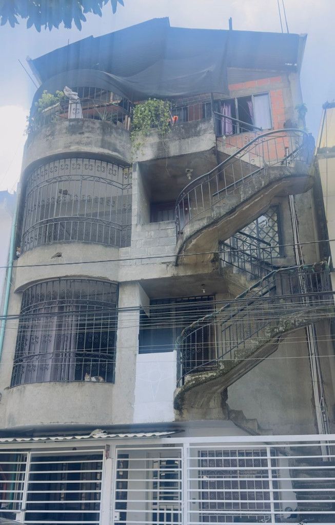 Edificio en venta Valle Del Cauca Cali Las Granjas 145 m2 Habitaciones 8 Baños 10 Garajes 0 Precio $750000000