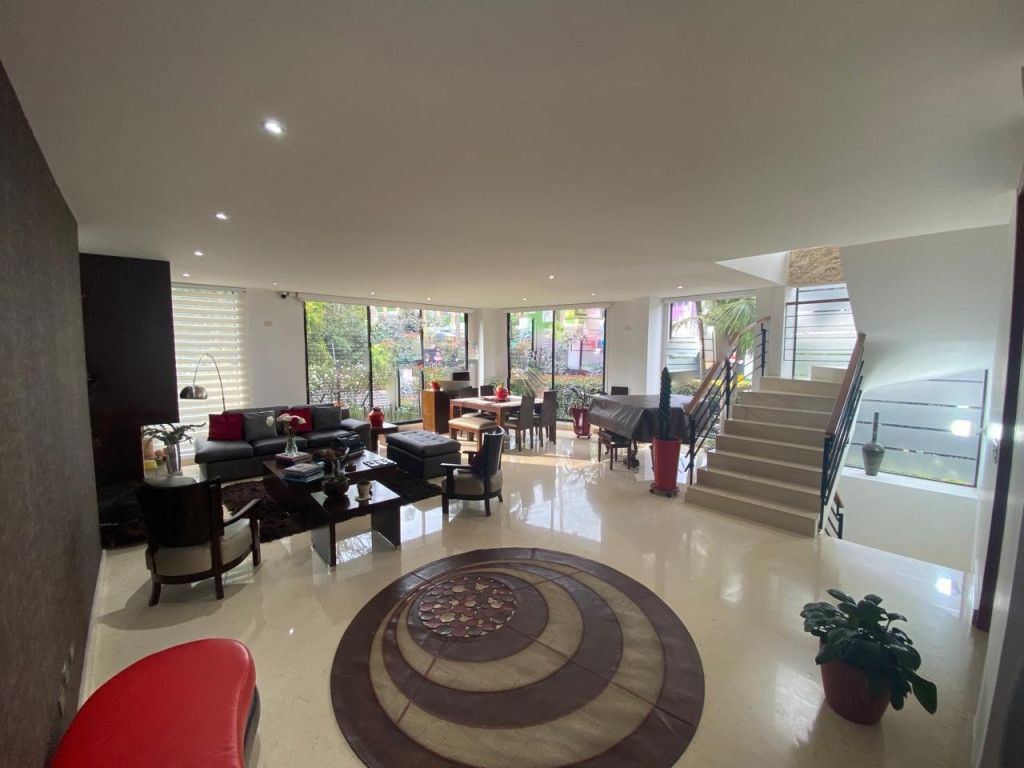 Casa en venta Cundinamarca Bogotá Niza Suba 340 m2 Habitaciones 4 Baños 4 Garajes 4 Precio $2500000000