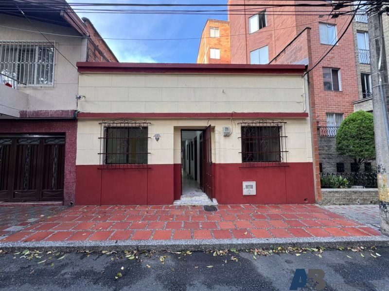 Casa en arriendo Antioquia Medellín Cristobal 220 m2 Habitaciones 7 Baños 2 Garajes 0 Precio $5100000