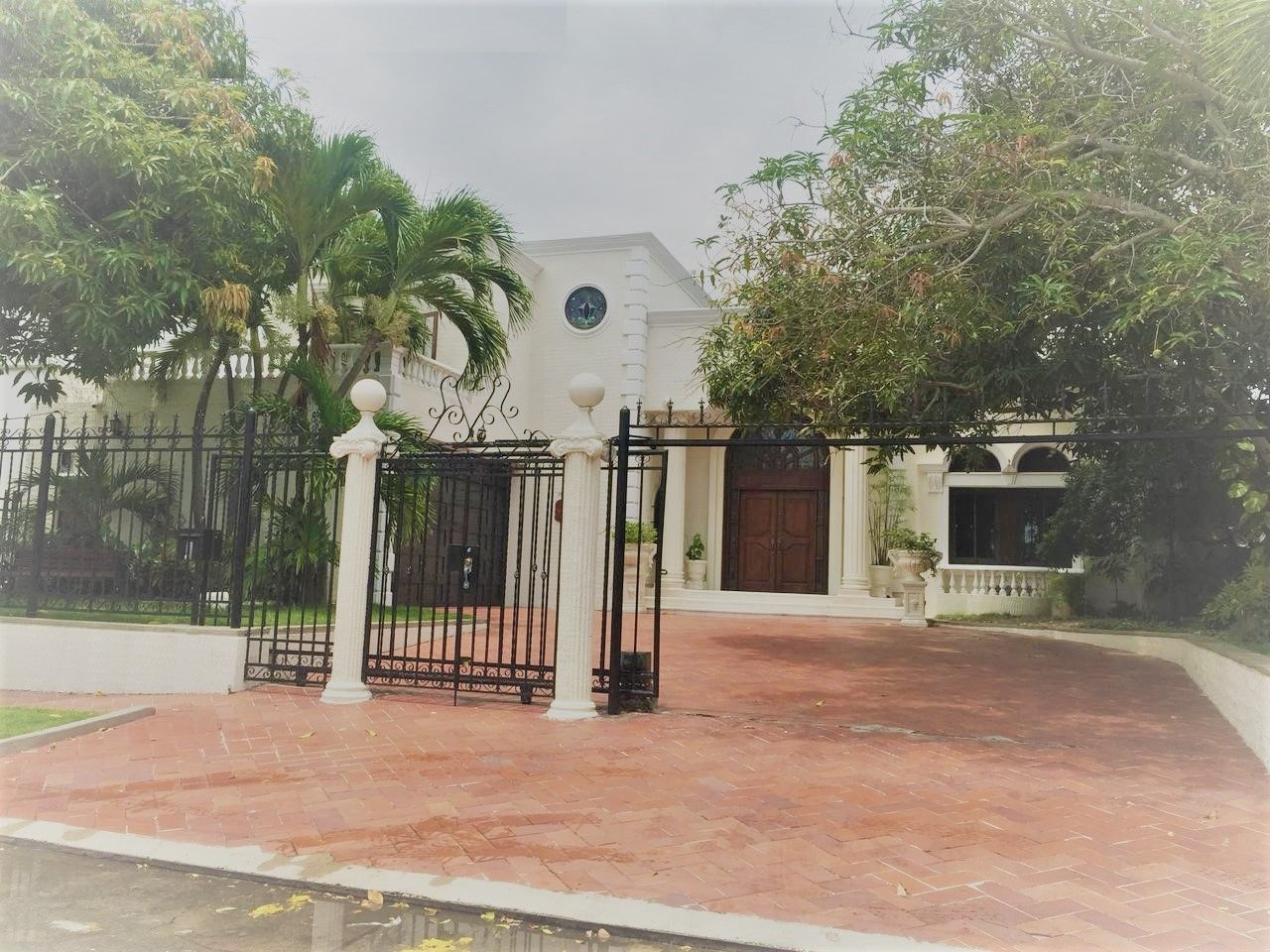 Casa en venta Atlántico Barranquilla Andalucia 560 m2 Habitaciones 4 Baños 5 Garajes 6 Precio $2500000000