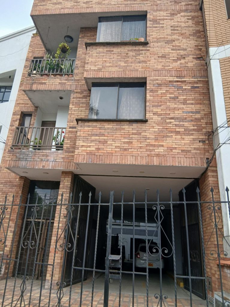 Edificio en venta Valle Del Cauca Cali Versalles 590 m2 Habitaciones 12 Baños 6 Garajes 6 Precio $1350000000