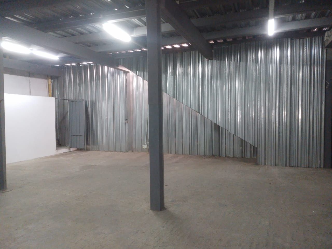 Bodega en arriendo Antioquia Medellín El Salvador 230 m2 Habitaciones 0 Baños 1 Garajes 1 Precio $12800000