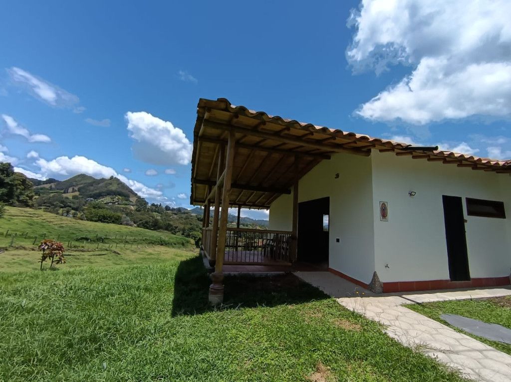 Finca en arriendo Antioquia Rionegro Centro 220 m2 Habitaciones 4 Baños 5 Garajes 1 Precio $5000000