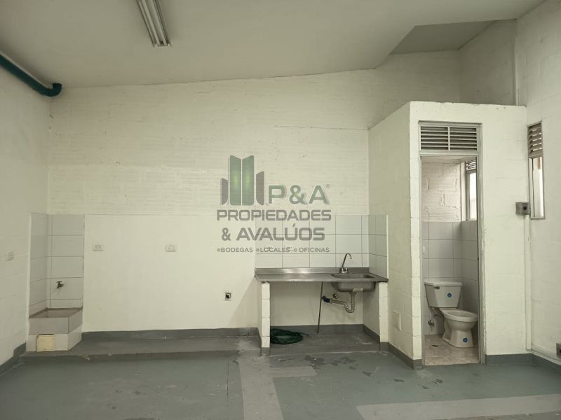 Bodega en arriendo Antioquia Medellín La Colina 160 m2 Habitaciones 0 Baños 2 Garajes 0 Precio $5500000