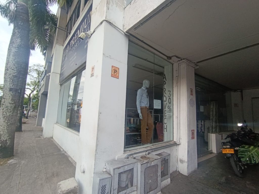 Local en arriendo Valle Del Cauca Cali Ciudad 2000 100 m2 Habitaciones 0 Baños 1 Garajes 0 Precio $3500000