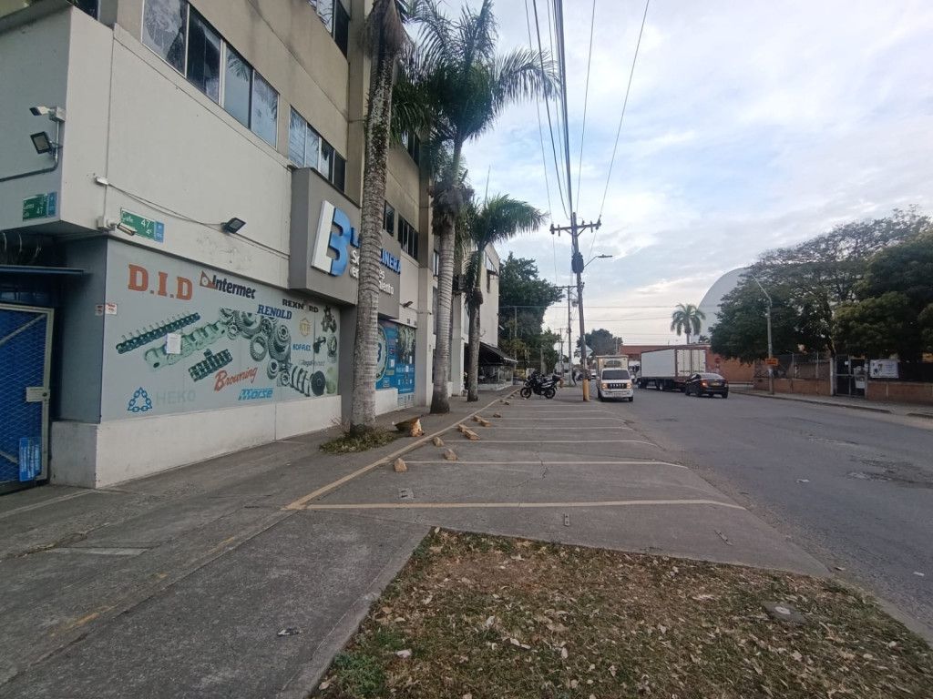 Local en arriendo Valle Del Cauca Cali Ciudad 2000 100 m2 Habitaciones 0 Baños 1 Garajes 0 Precio $7000000