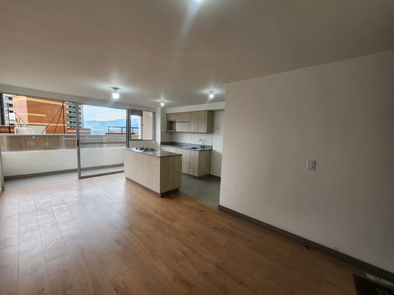 Apartamento en arriendo Antioquia Medellín Blanquizal 70 m2 Habitaciones 2 Baños 2 Garajes 1 Precio $2500000