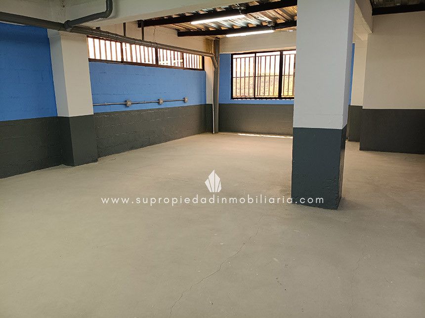 Bodega en arriendo Antioquia Medellín Prado 230 m2 Habitaciones 0 Baños 2 Garajes 2 Precio $7700000