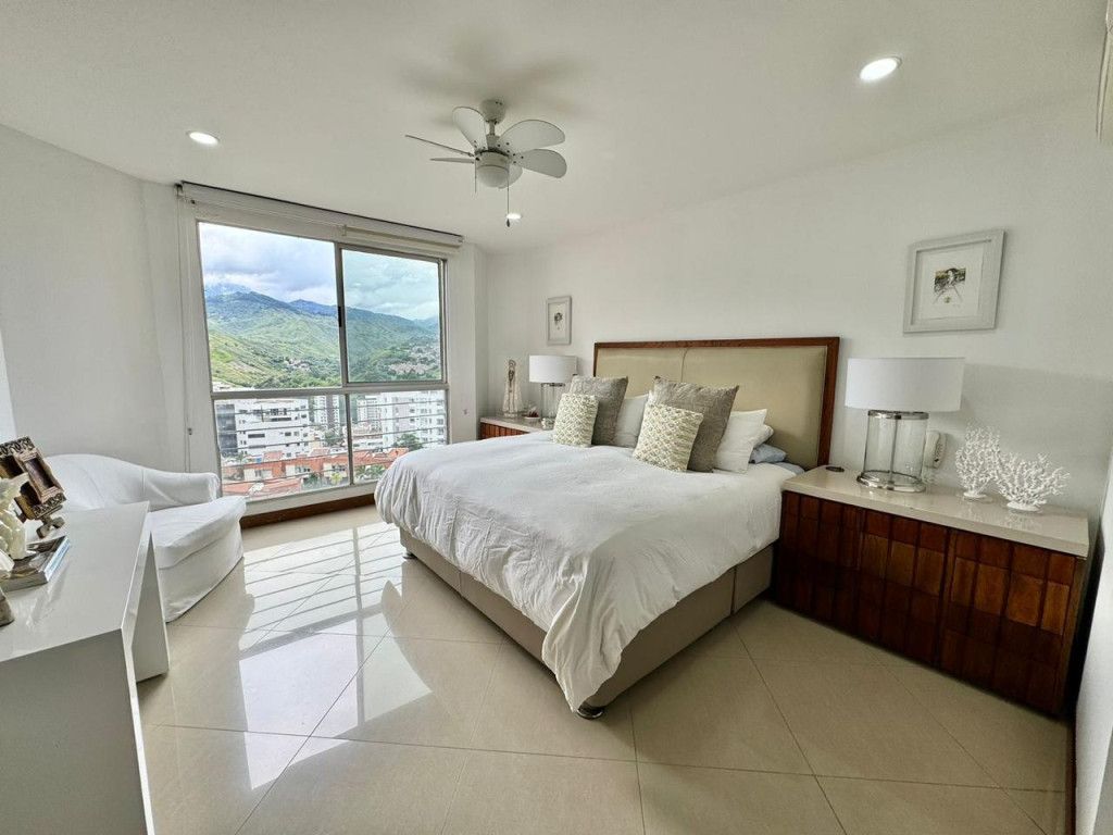 Apartamento en arriendo Valle Del Cauca Cali Santa Teresita 256 m2 Habitaciones 3 Baños 4 Garajes 3 Precio $7200000