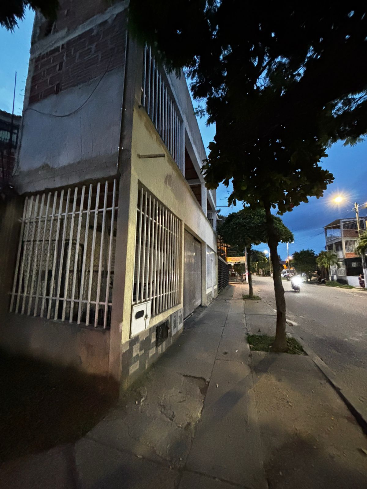 Edificio en venta Valle Del Cauca Cali Ciudadela Compartir 180 m2 Habitaciones 2 Baños 3 Garajes 1 Precio $160000000