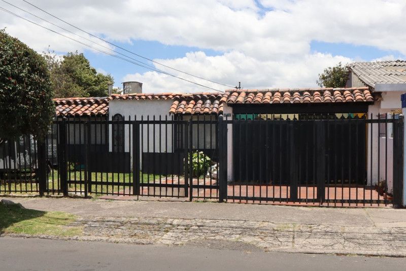 Casa en venta Cundinamarca Bogotá Tierra Linda 200 m2 Habitaciones 5 Baños 4 Garajes 0 Precio $2215000000