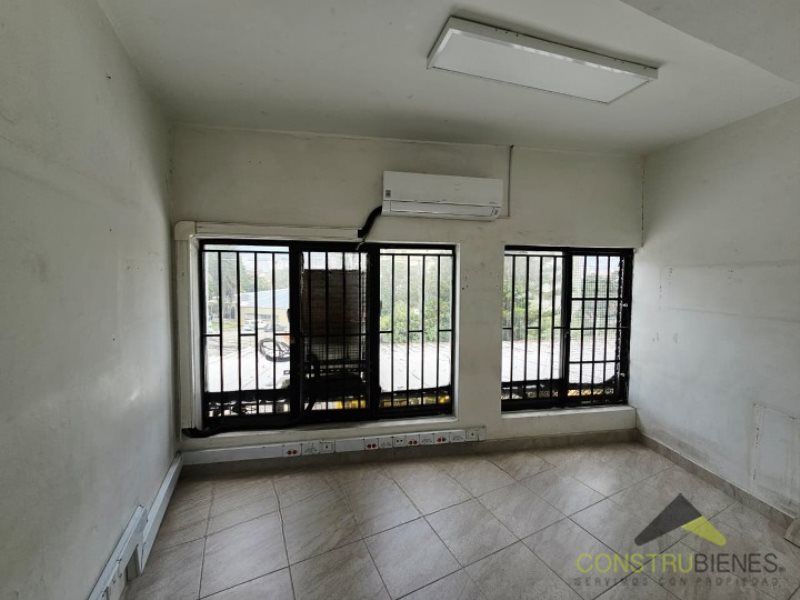 Local en arriendo Antioquia Envigado Loma Del Atravesado 260 m2 Habitaciones 0 Baños 2 Garajes 0 Precio $16000000