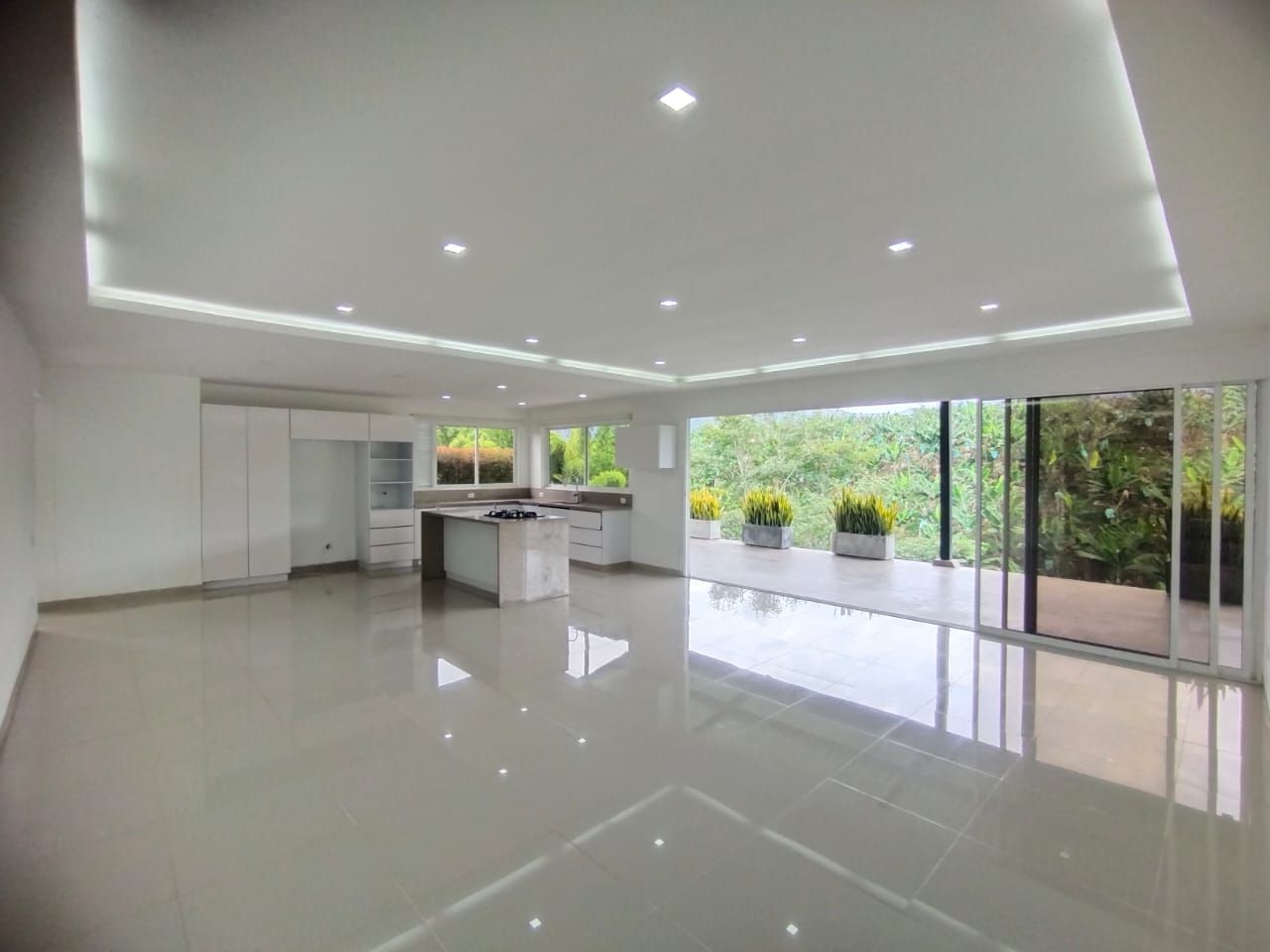 Casa Campestre en arriendo o venta Risaralda Pereira Jardin De Velez Y Velez 328 m2 Habitaciones 4 Baños 6 Garajes 6 Precio venta $1350000000 Precio arriendo $6800000