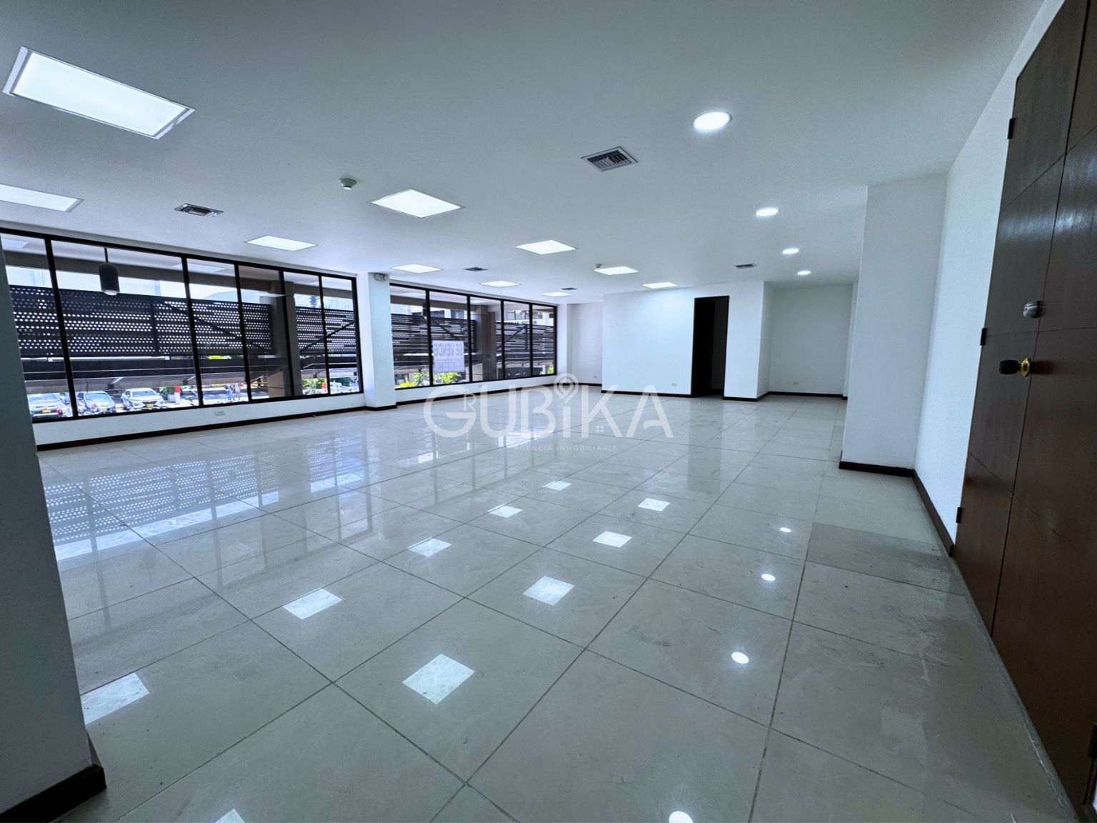 Oficina en venta Valle Del Cauca Cali La Flora 97 m2 Habitaciones 0 Baños 1 Garajes 3 Precio $630000000