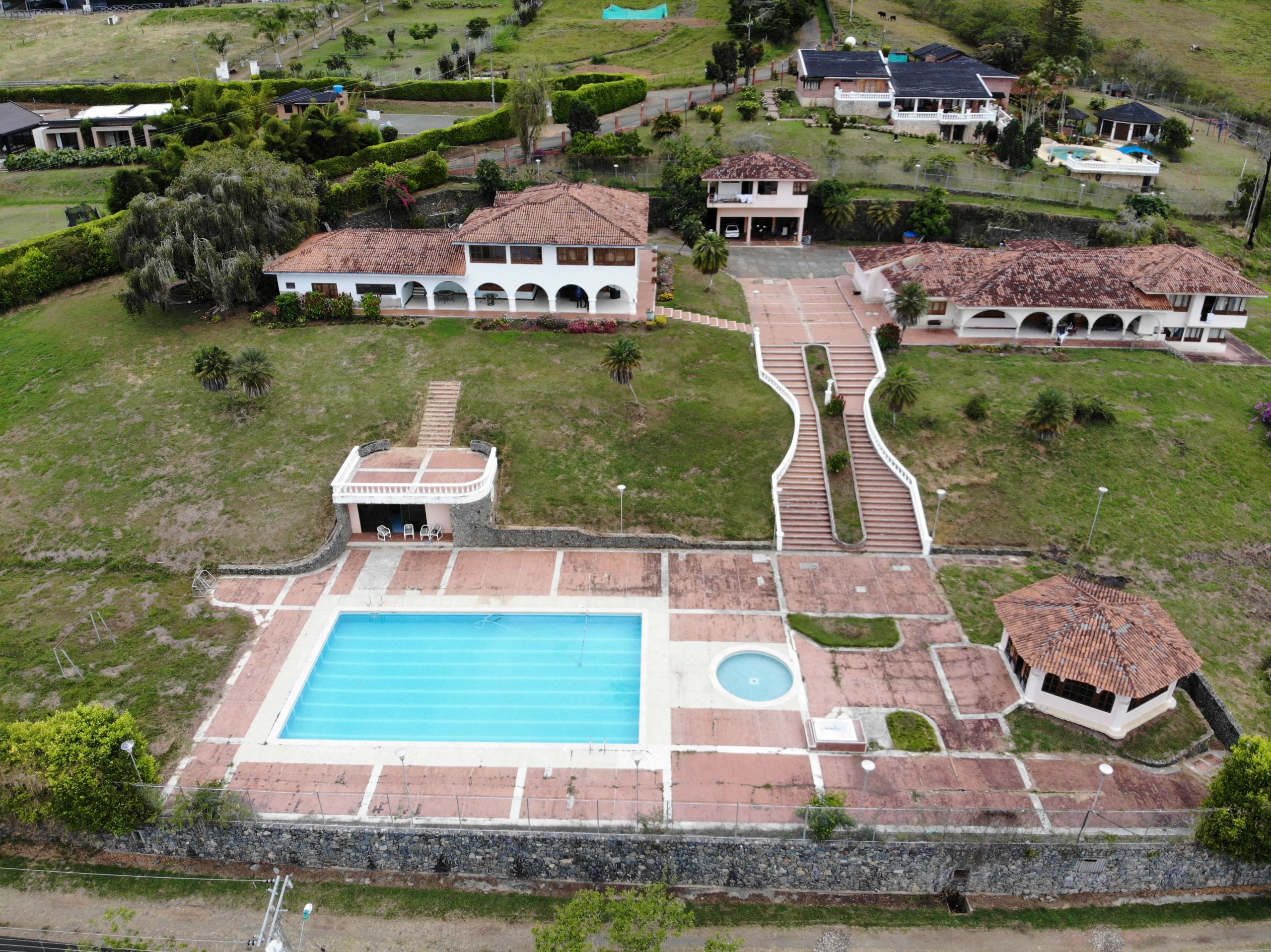 Finca en arriendo Valle Del Cauca Calima Calima 1000 m2 Habitaciones 9 Baños 7 Garajes 15 Precio $1300000