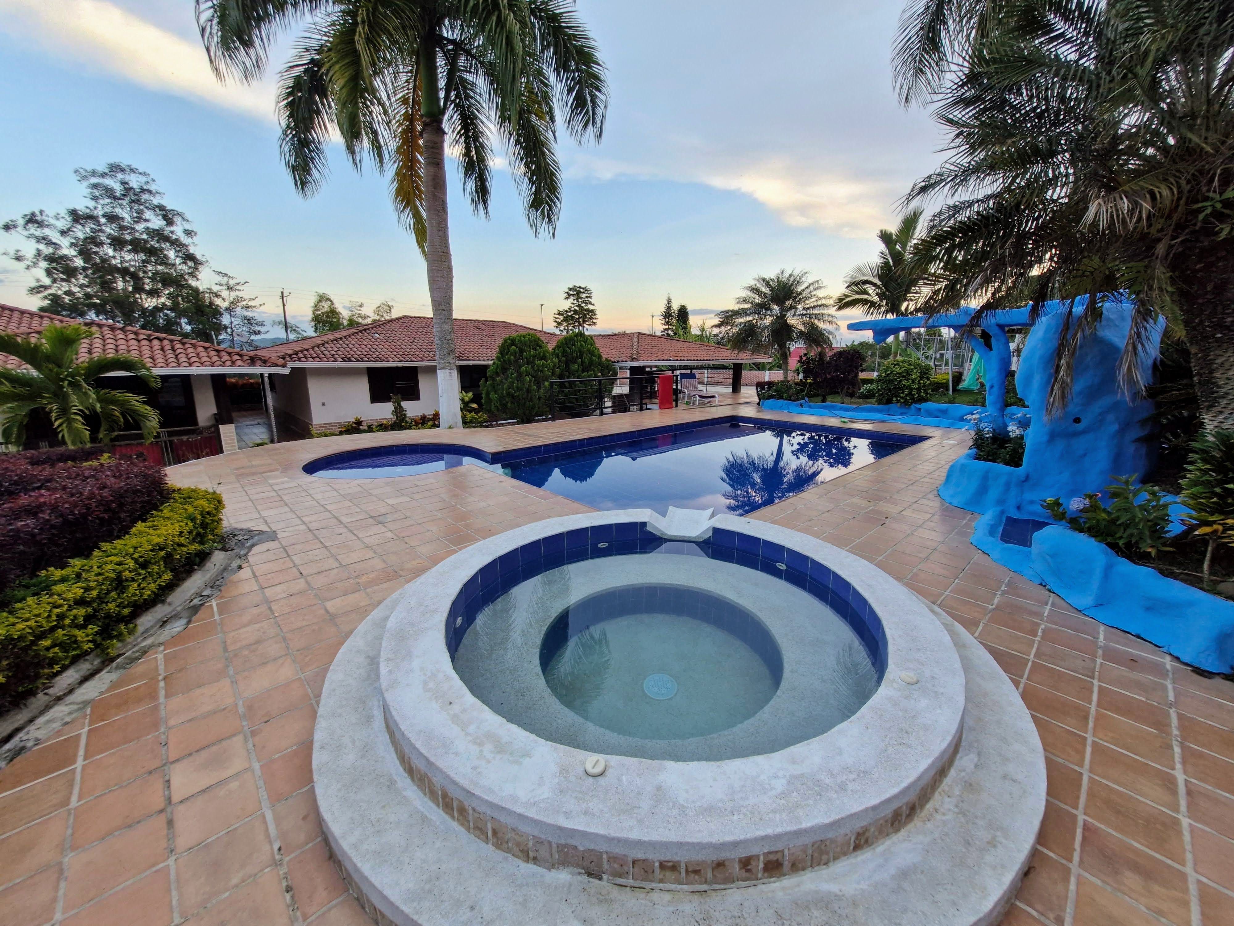 Finca en arriendo Valle Del Cauca Calima Calima 1000 m2 Habitaciones 8 Baños 9 Garajes 10 Precio $1300000