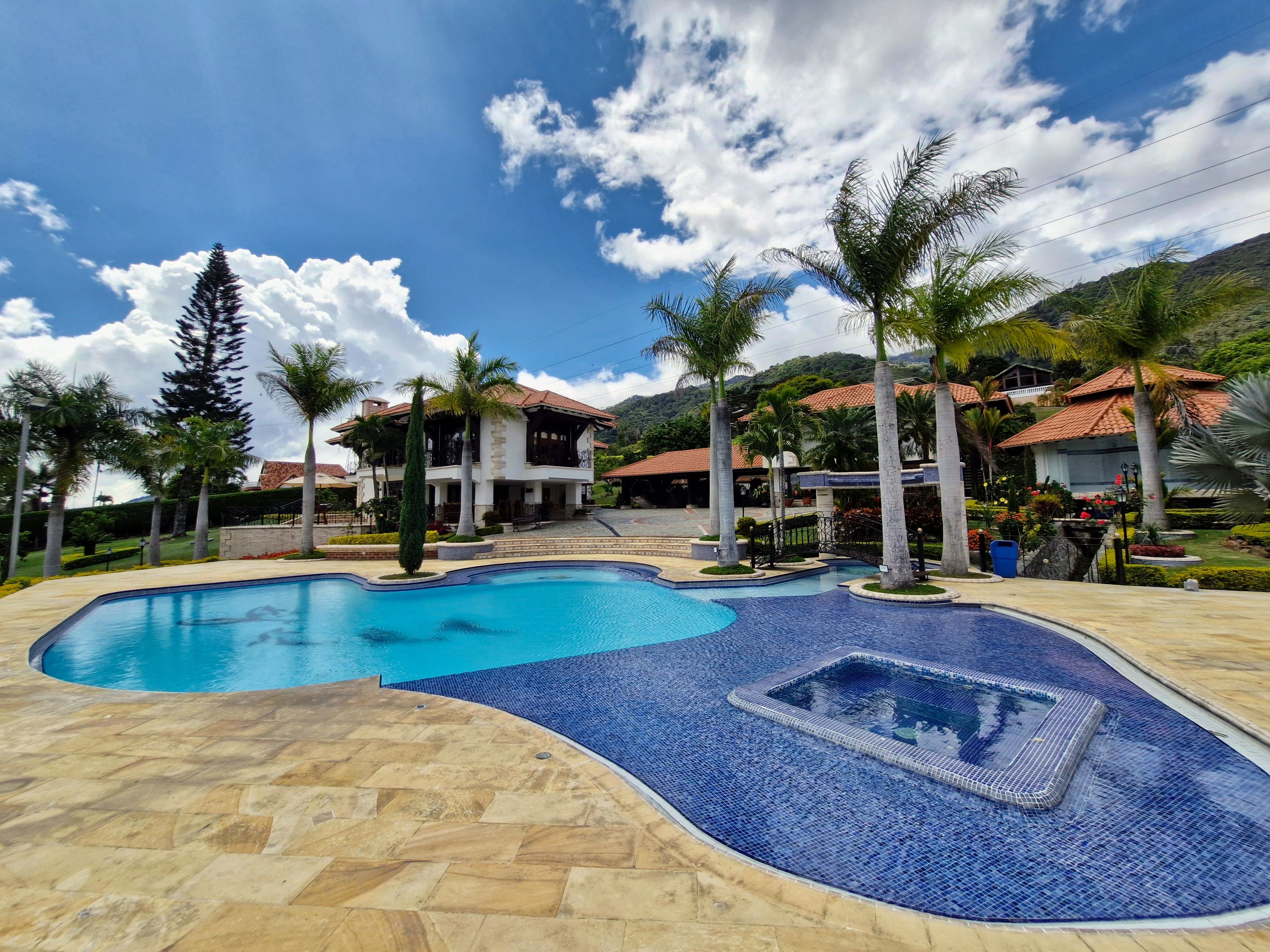 Finca en arriendo Valle Del Cauca Calima Calima 900 m2 Habitaciones 8 Baños 9 Garajes 15 Precio $1200000