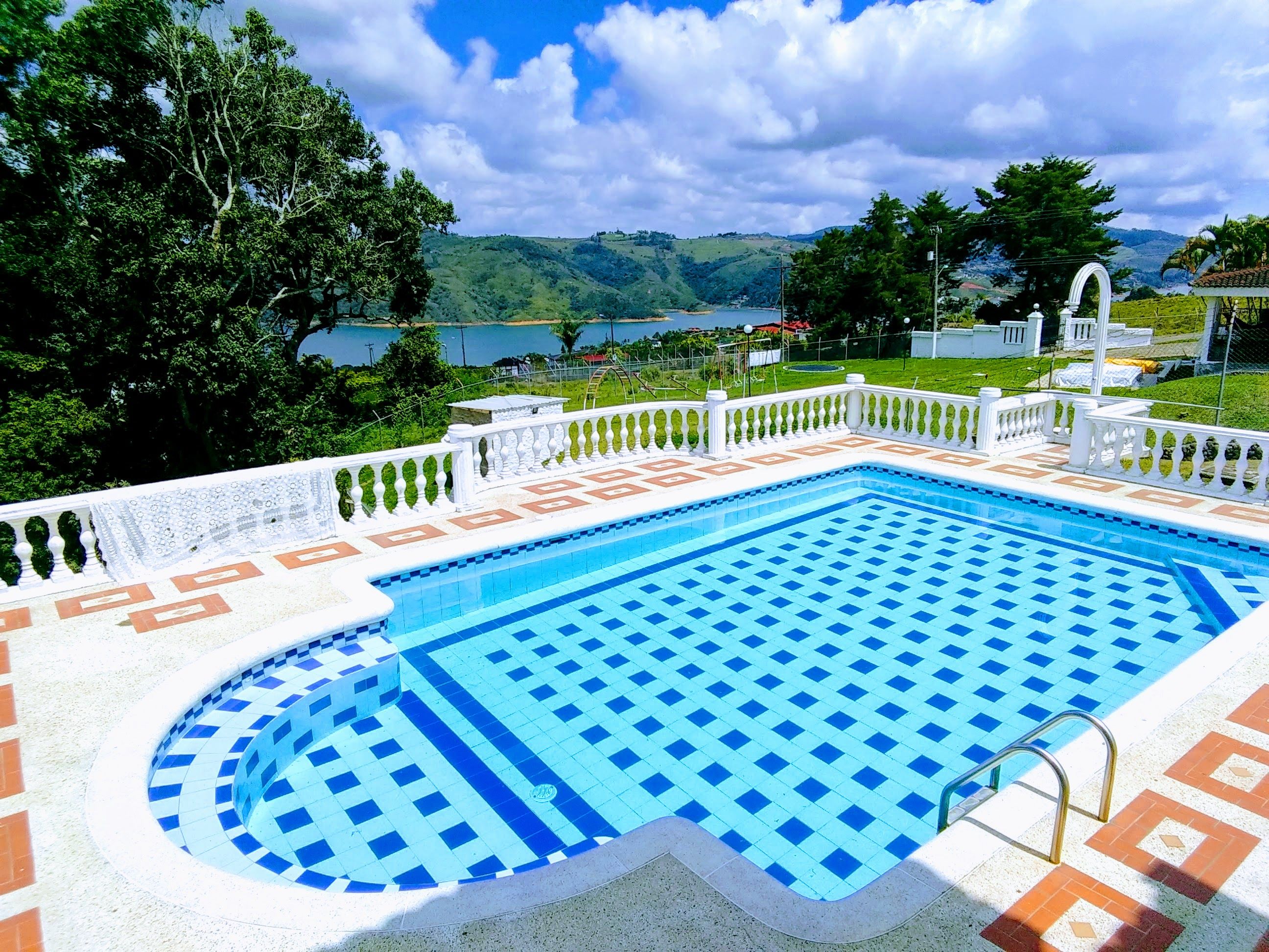 Finca en arriendo Valle Del Cauca Calima Calima 600 m2 Habitaciones 5 Baños 5 Garajes 4 Precio $975000