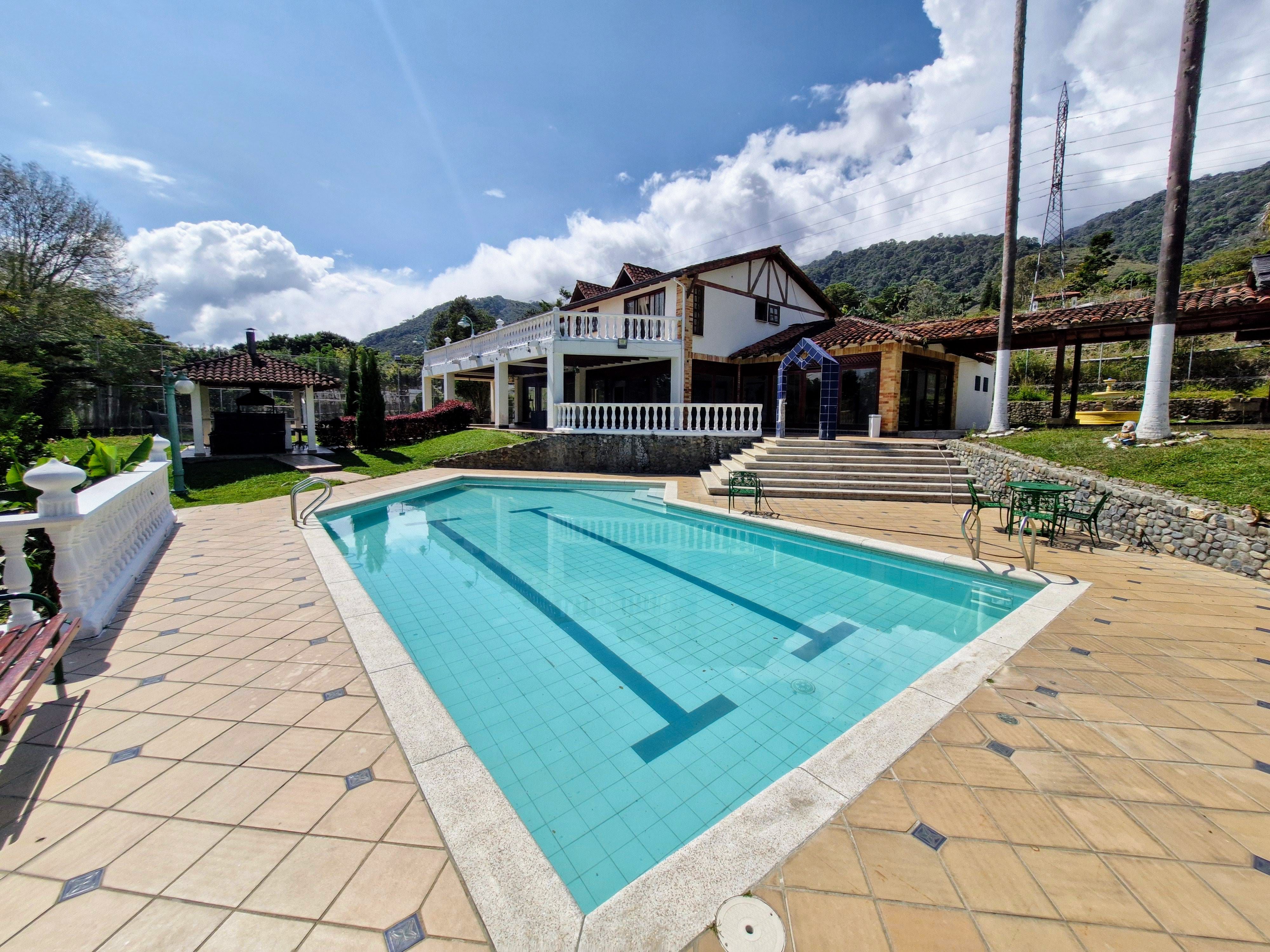 Finca en arriendo Valle Del Cauca Calima Calima 800 m2 Habitaciones 8 Baños 6 Garajes 15 Precio $975000