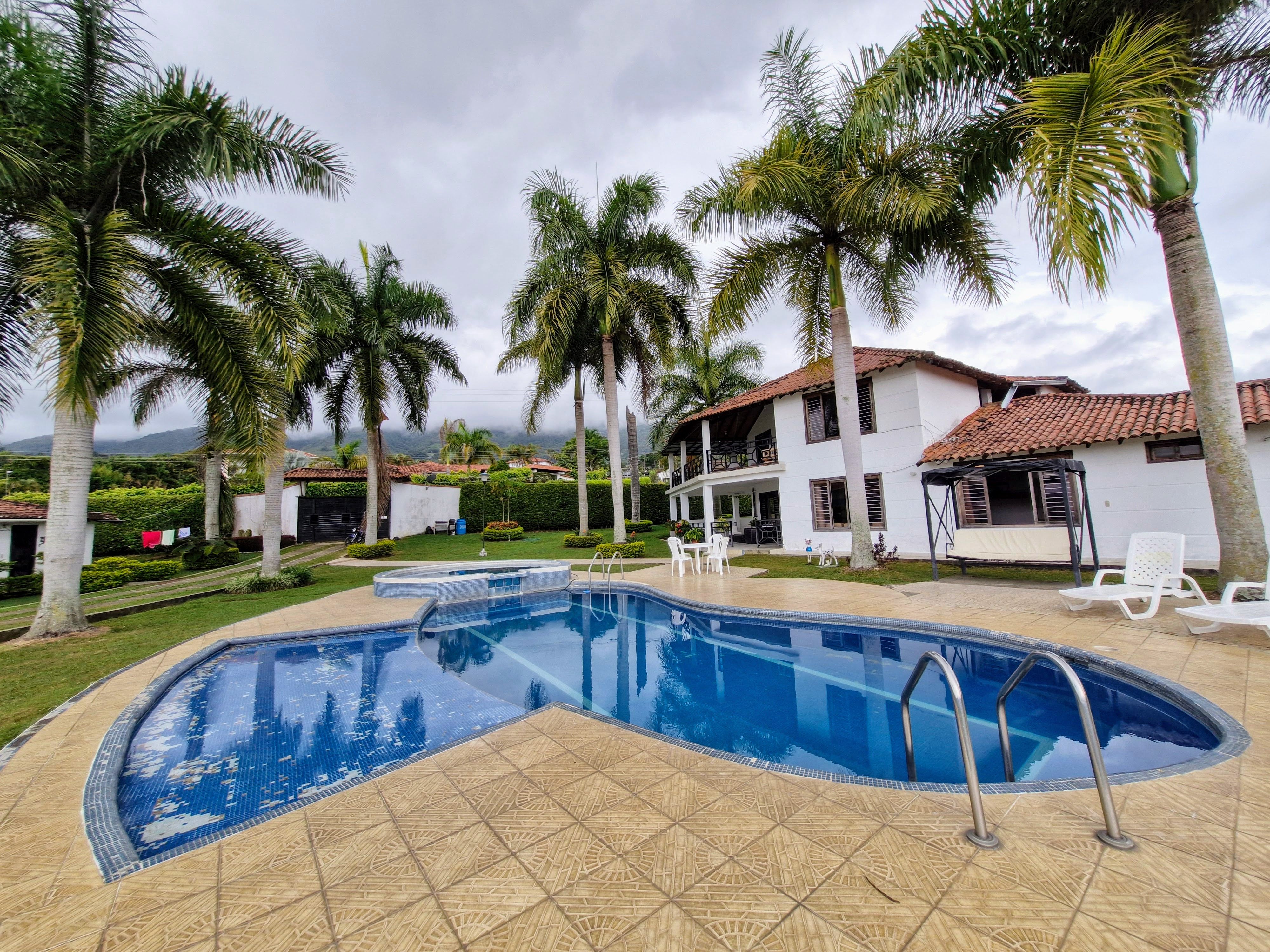 Finca en arriendo Valle Del Cauca Calima Calima 900 m2 Habitaciones 6 Baños 6 Garajes 15 Precio $975000