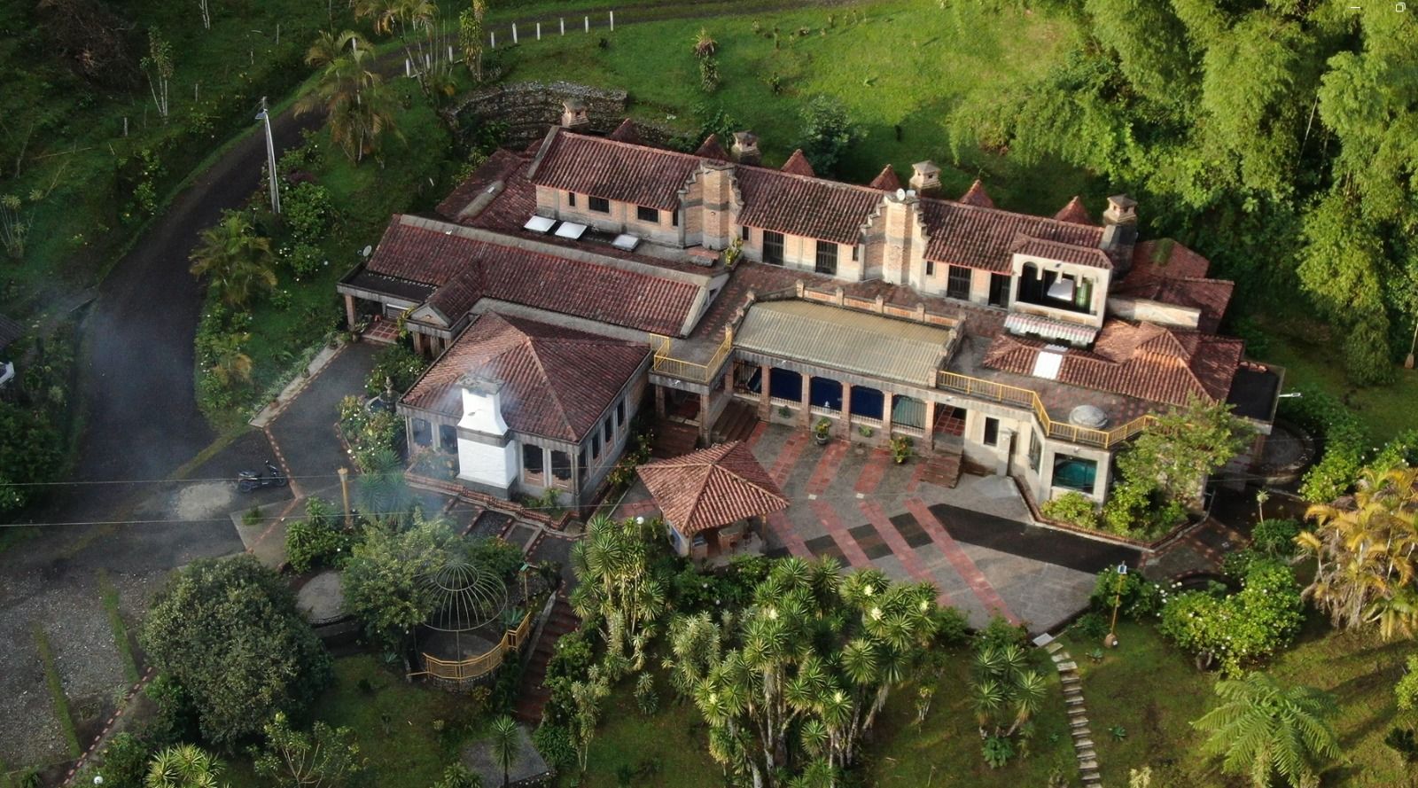 Finca en venta Risaralda Pereira Jardin De Velez Y Velez 25000 m2 Habitaciones 6 Baños 6 Garajes 6 Precio $3929000000