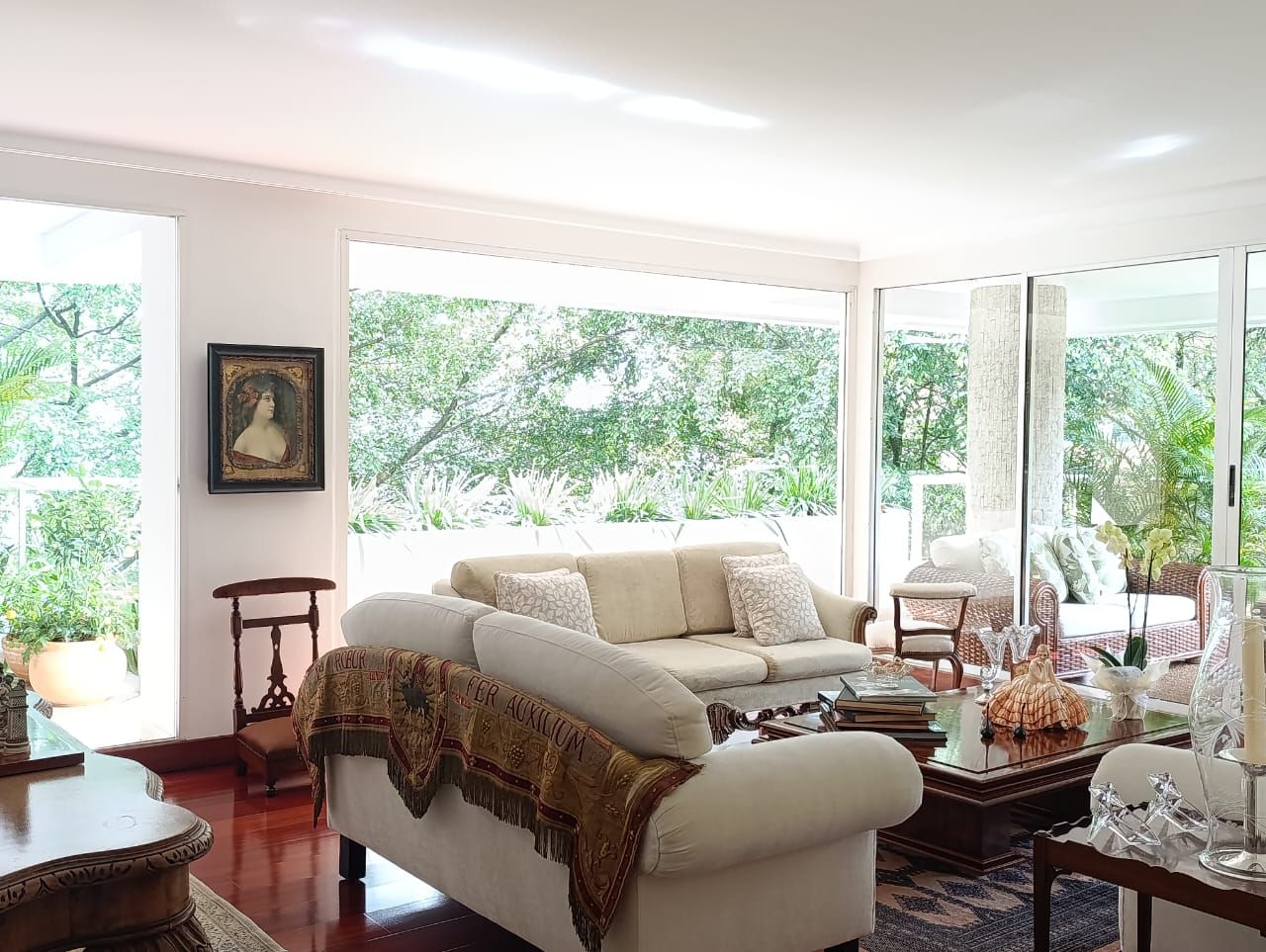 Apartamento en arriendo Antioquia Medellín El Castillo 400 m2 Habitaciones 3 Baños 4 Garajes 4 Precio $18500000