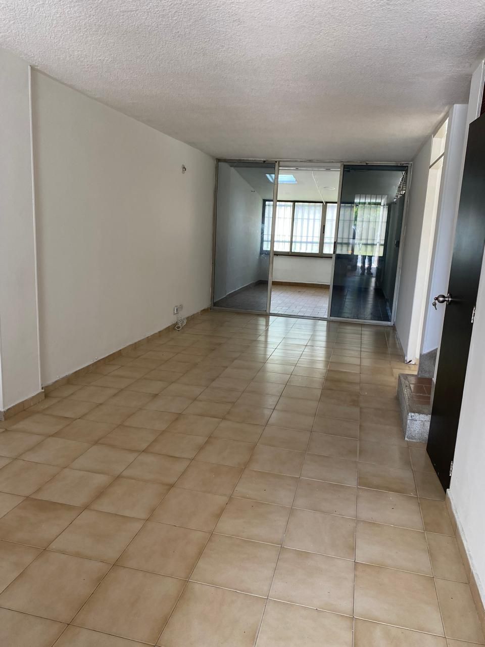 Casa en arriendo Valle Del Cauca Cali El Limonar 160 m2 Habitaciones 3 Baños 3 Garajes 2 Precio $1900000