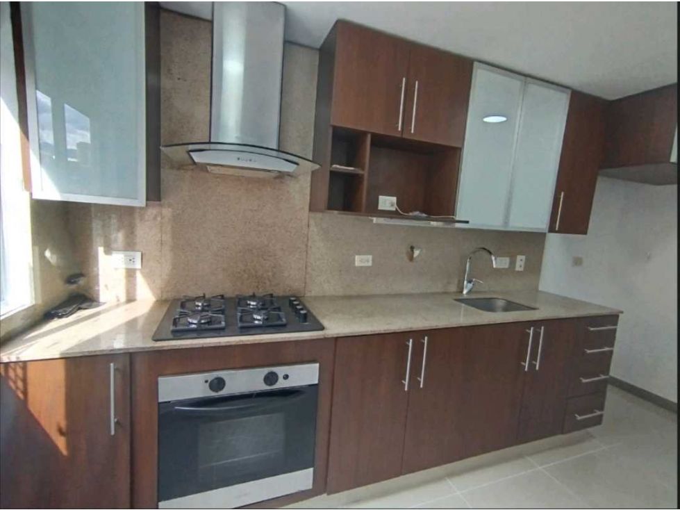 Apartamento en arriendo Antioquia Medellín Castropol 120 m2 Habitaciones 3 Baños 3 Garajes 2 Precio $6300000
