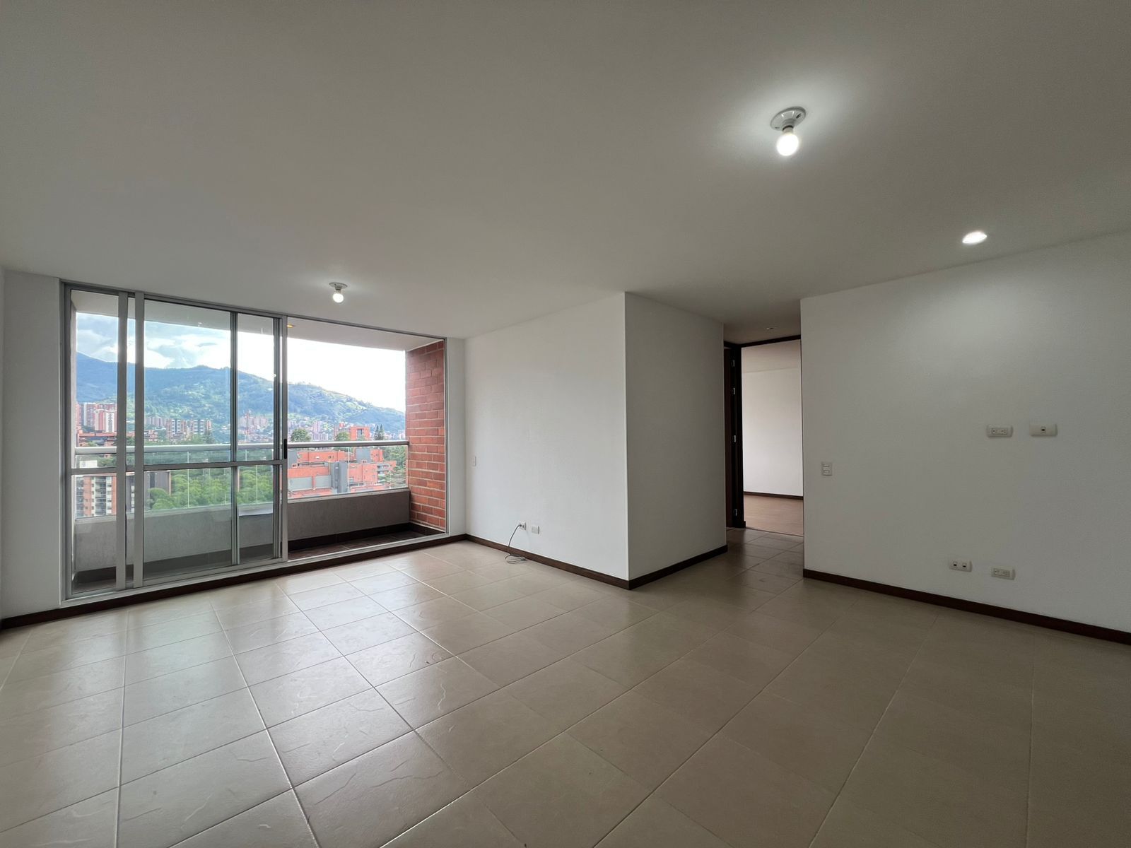 Apartamento en arriendo Antioquia Envigado Uribe Ángel 75 m2 Habitaciones 2 Baños 2 Garajes 1 Precio $3450000