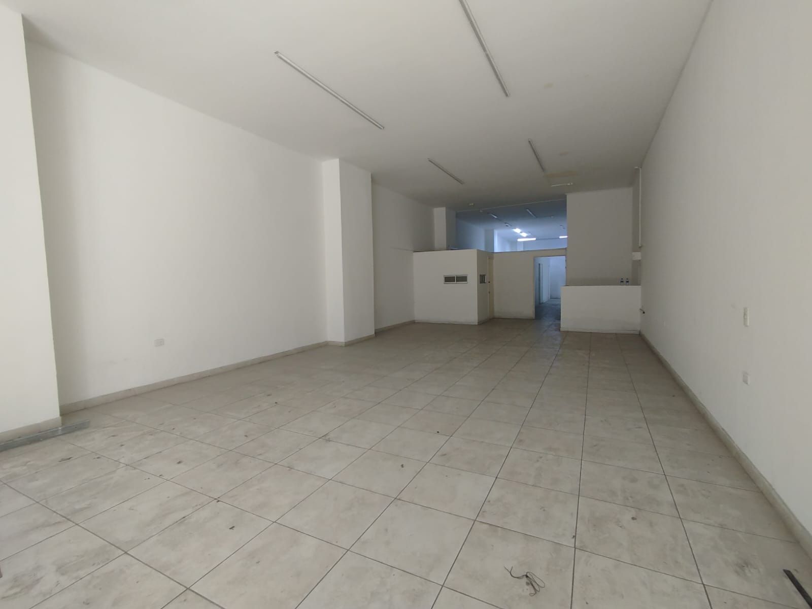 Local en arriendo Antioquia Itagüí Centro 215 m2 Habitaciones 0 Baños 2 Garajes 0 Precio $10000000