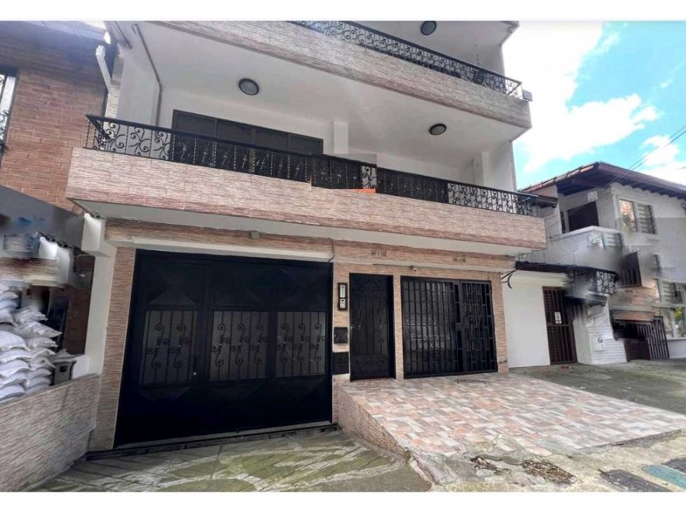 Oficina en arriendo Antioquia Medellín Suramericana 180 m2 Habitaciones 0 Baños 2 Garajes 0 Precio $6000000