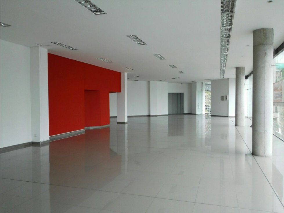 Local en arriendo Caldas Manizales Cr Colinas Del Viento 242 m2 Habitaciones 0 Baños 2 Garajes 3 Precio $8000000