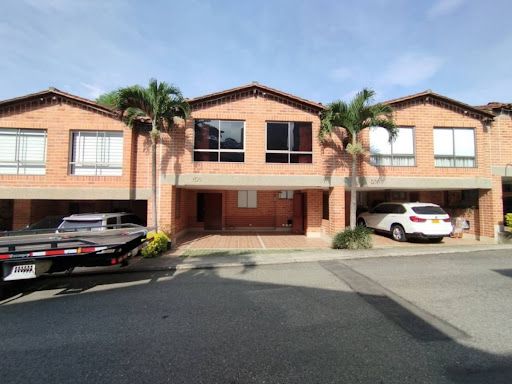 Casa en arriendo Antioquia Medellín El Tesoro 200 m2 Habitaciones 3 Baños 4 Garajes 2 Precio $11000000