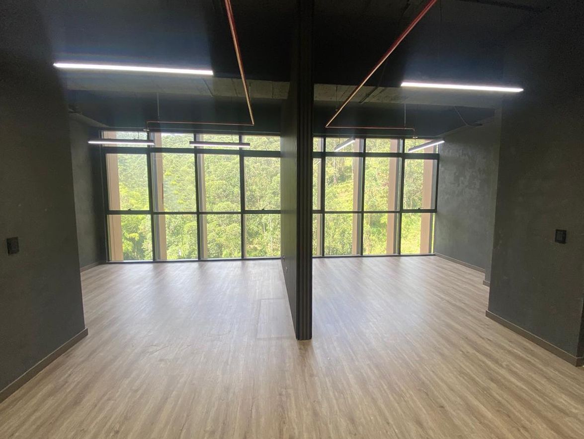 Oficina en arriendo Antioquia Medellín Altos Del Poblado 72 m2 Habitaciones 0 Baños 2 Garajes 2 Precio $7200000