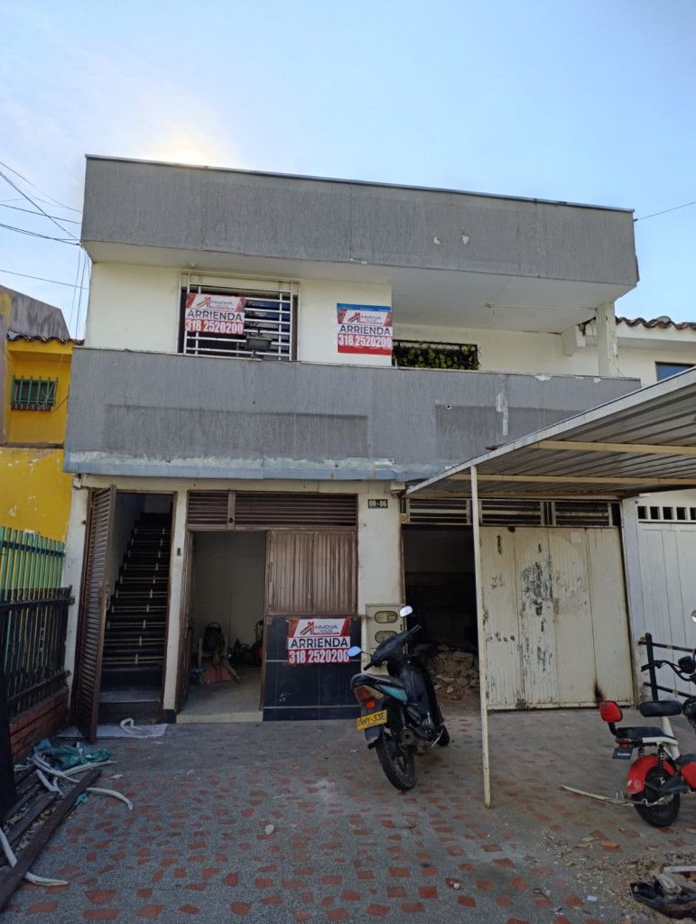 Casa en arriendo Valle Del Cauca Cali La Hacienda 220 m2 Habitaciones 3 Baños 1 Garajes 1 Precio $4500000